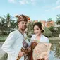 Raffi Ahmad dan Nagita Slavina dengan pakaian adat Bali (Sumber: Instagram/raffinagita1717)