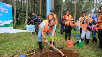 Pertamina Patra Niaga Regional Jawa Bagian Barat (JBB) bersama mitra ikut ambil bagian dalam upaya solusi dekarbonisasi yang merupakan proses mengurangi atau menghilangkan emisi Karbon Dioksida (CO2) dan Emisi Gas Rumah Kaca (GRK) lainnya dari atmosfer.