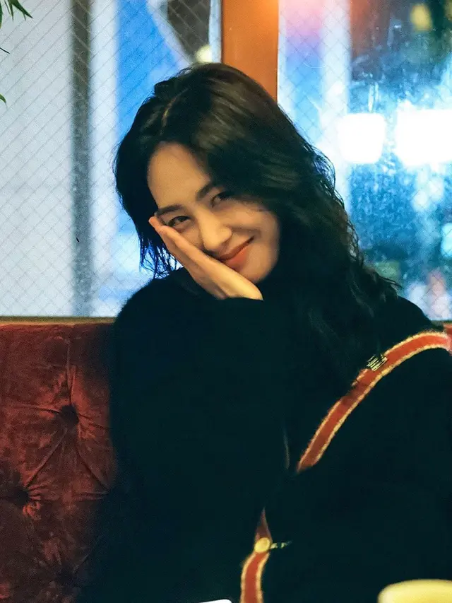 Mina eks AOA. (Instagram/ kvwowv)