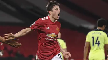 Gelandang Manchester United, Daniel James merayakan gol yang dicetaknya ke gawang Newcastle United, Joe Willock pada pekan ke-25 Liga Inggris 2020/2021  di Old Trafford, Senin (22/2/2021) dini hari WIB. Manchester United sukses membungkam Newcastle dengan skor 3-1. (Stu Forster/Pool via AP)