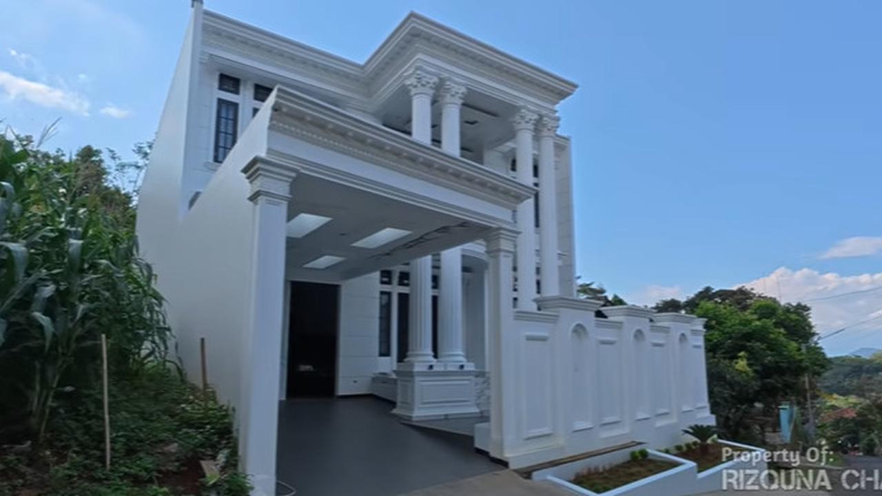 Potret Rumah Mewah Bak Istana Milik CEO Cantik, Berada di Pelosok Desa Dapurnya Bikin Syok