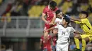 Laga babak kedua baru berjalan empat menit, Hokky Caraka mencetak hattrick bagi Timnas Indonesia U-20. Lagi-lagi ketajaman tandukan kepalanya menaklukkan kiper Timor Leste. Kali ini umpan dikirimkan oleh Robi Darwis dari sektor kiri pertahanan Timor Leste. (Bola.com/Ikhwan Yanuar)