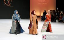 Wagub NTB Gencarkan Promosi Tenun Daerah di Indonesia Fashion Week 2026