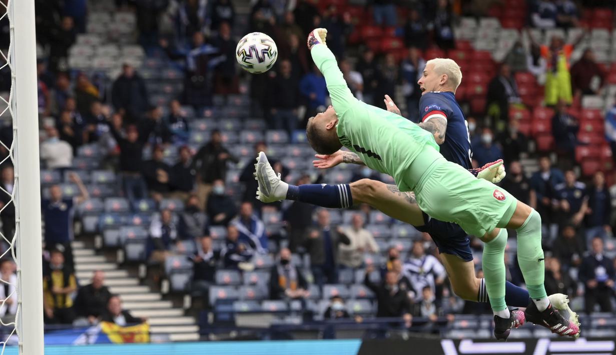 Bermain di depan pendukung mereka sendiri, Skotlandia sebenarnya tampil menekan sejak awal. Namun justru sang tamu, Republik Ceska yang berhasil mencetak gol dan keluar sebagai pemenang. (Stu Forster, Pool via AP)