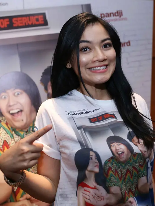 Pasangan suami istri ini ternyata tak tinggal diam, mereka berniat ingin memberikan adik untuk Juna. Selain itu, Titi merasa saat ini sudah waktunya Juna memiliki seorang adik di usia nya yang sudah 4 tahun. (Nurwahyunan/Bintang.com)