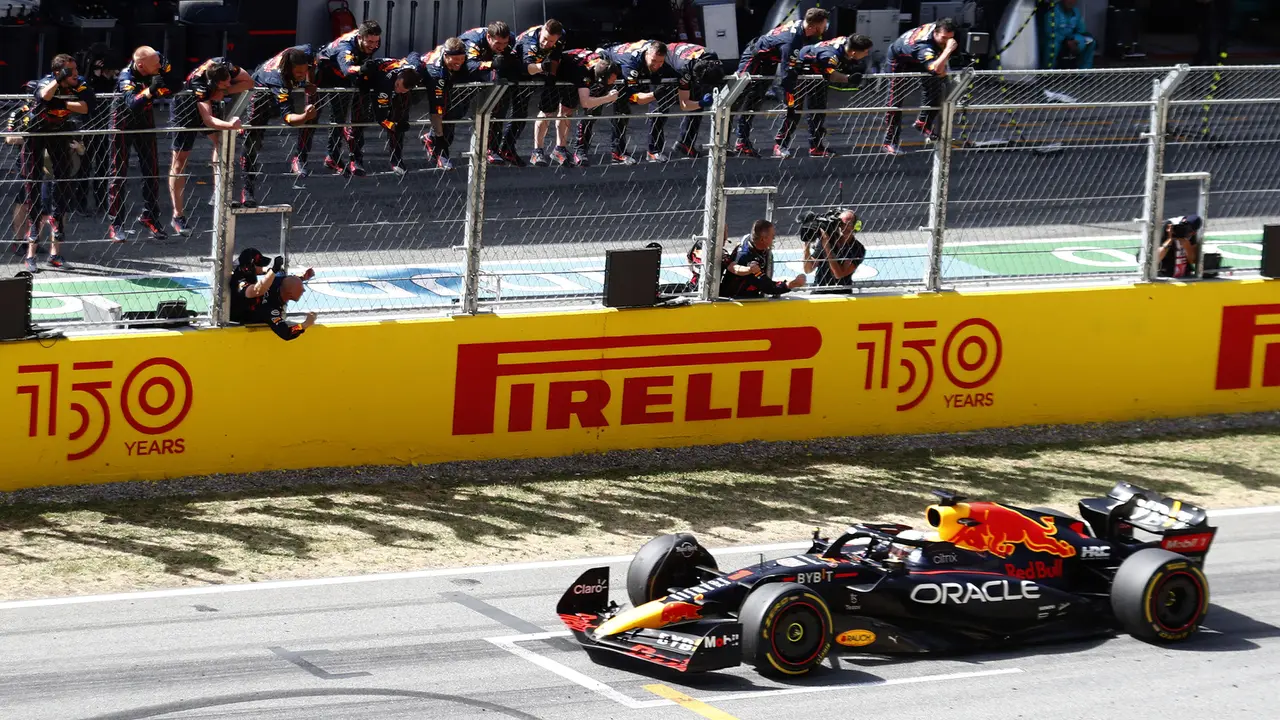 Foto: Strategi Ciamik Tim Red Bull Racing Atasi Masalah DRS dan Bawa Verstappen serta Perez Finis Satu Dua di Formula 1 GP Spanyol