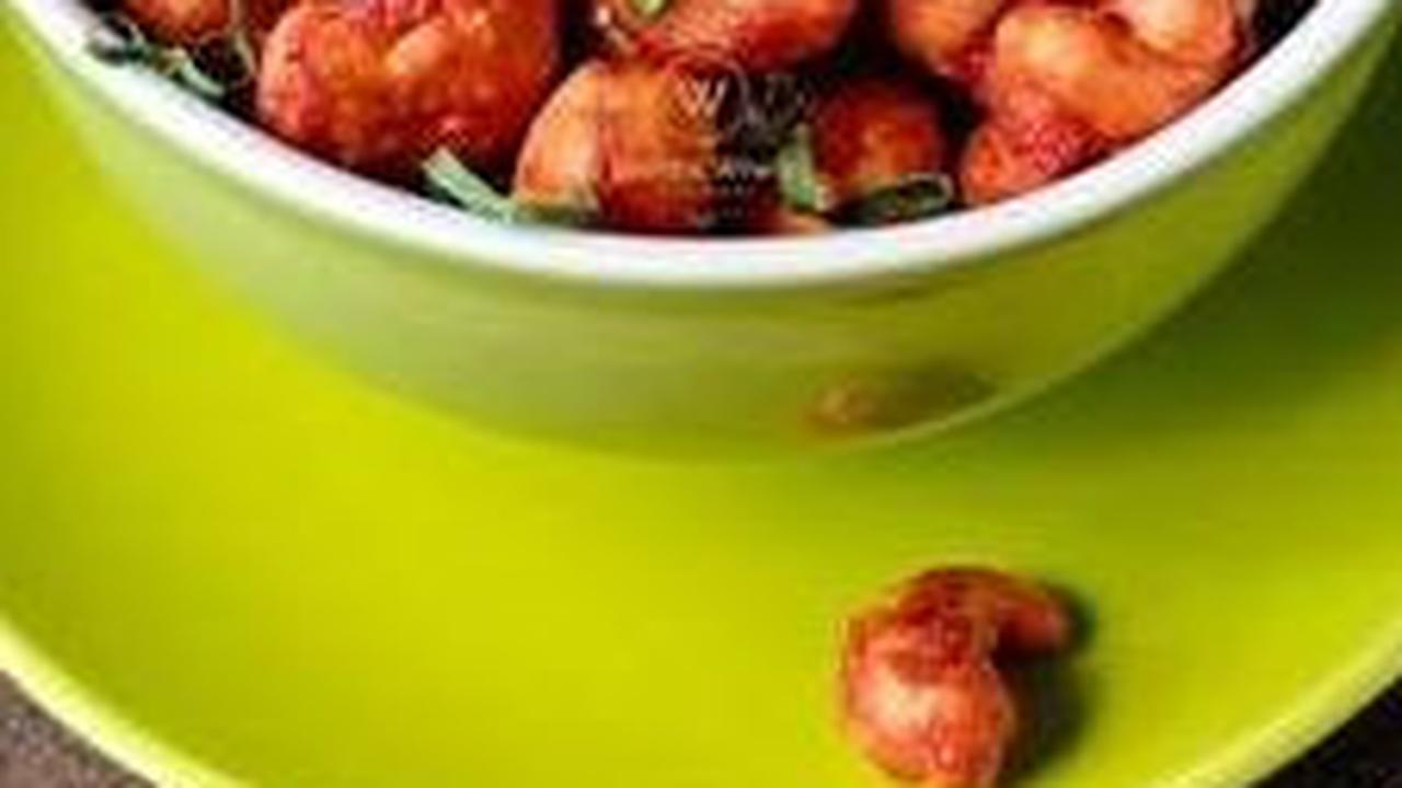 2. Kacang Mete Pedas Manis