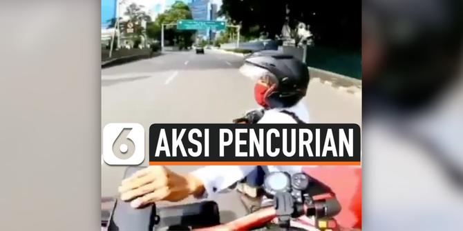 VIDEO: Detik-Detik Pemotor Curi Ponsel Pengendara Sekuter di Jalanan