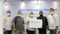 BPJS Ketenagakerjaan menyerahkan santunan manfaat program serta beasiswa pendidikan anak kepada ahli waris dari 4 orang peserta yang meninggal dunia.