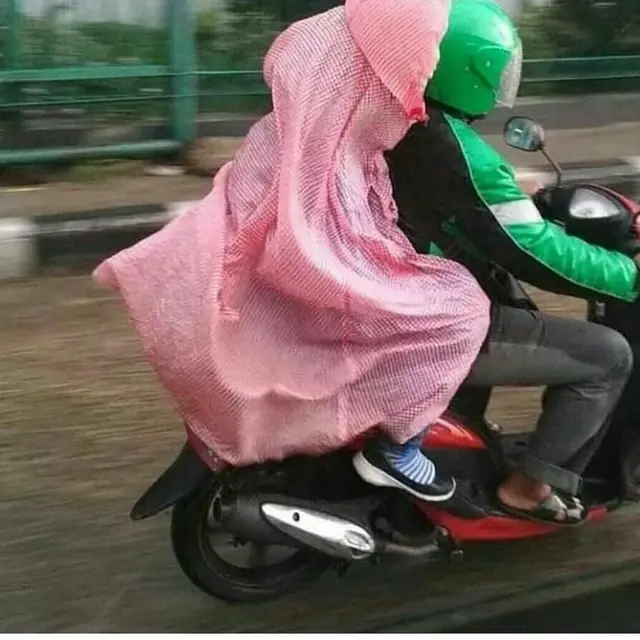 momen nyeleneh orang naik ojol
