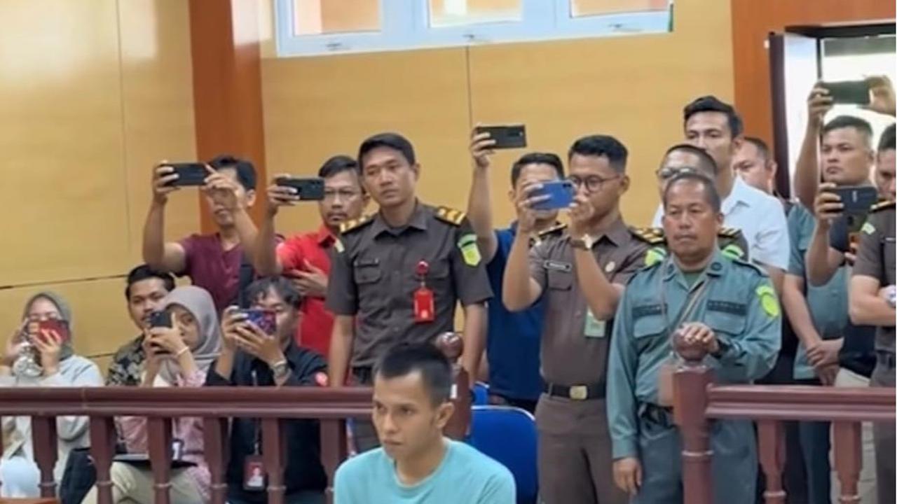 Pembunuh Nia Kurnia Sari Gadis Penjual Gorengan Tertunduk Lesu