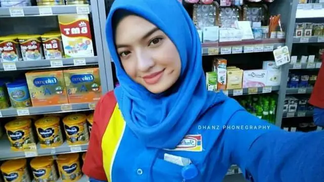 6 Editan Foto Seleb Berhijab Jadi Kasir Minimarket, Fans Meringis Lihatnya
