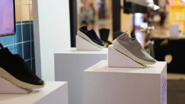 [Bintang] Pencinta Sneakers, Wajib Koleksi Sepatu Keren Kekinian Dari Brand Ini