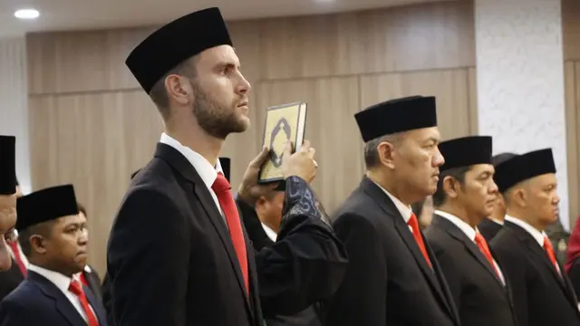 Maarten Paes dilantik menjadi Warga Negara Indonesia (WNI).