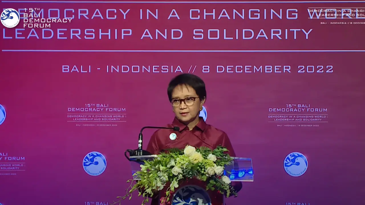 Menlu Retno Marsudi di Bali Democracy Forum (BDF) 2022 di Bali.