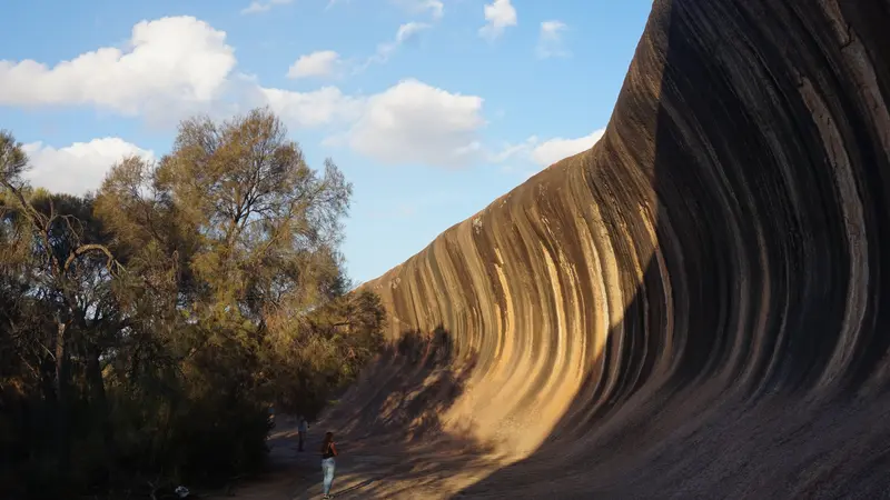 Wave Rock, struktur batu purba berbentuk ombak di Taman Nasional Hyden, Australia Barat (Liputan6.com/Happy Ferdian)