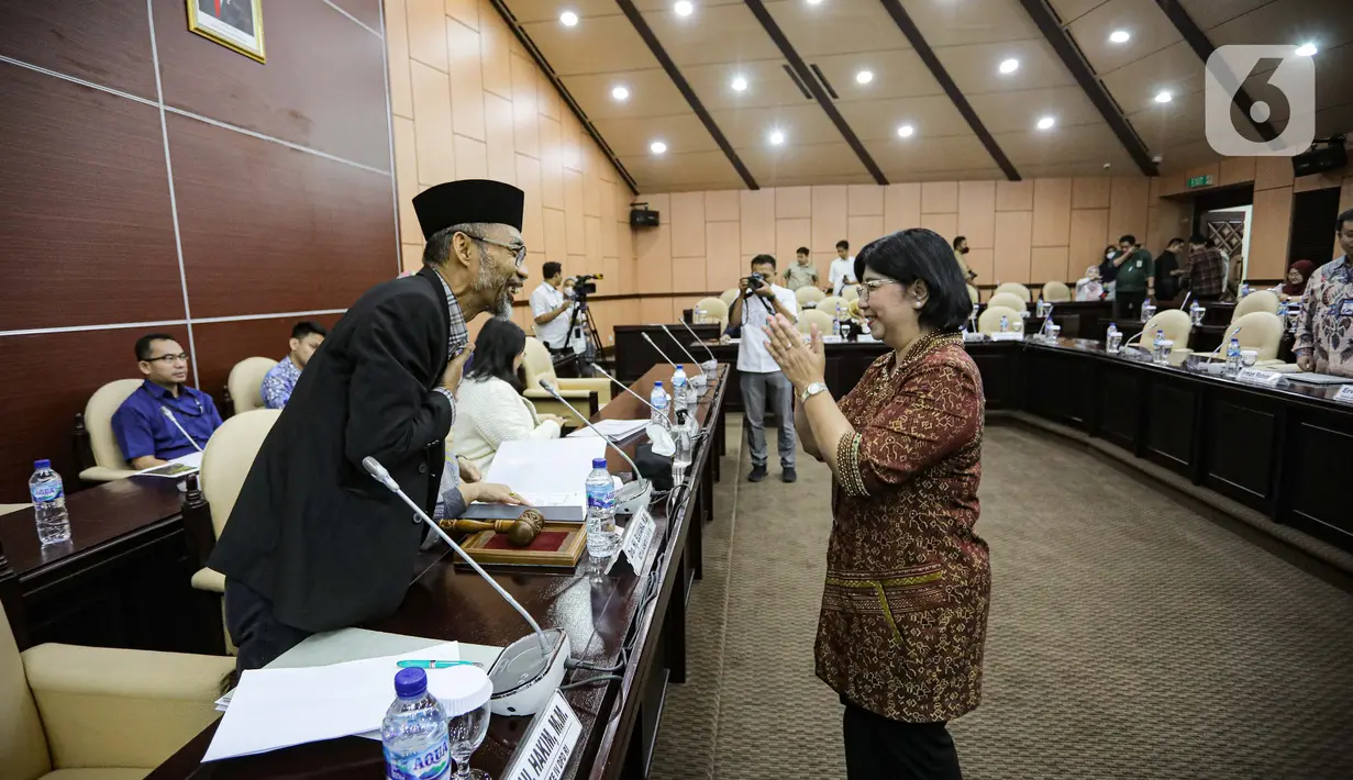 Deputi Gubernur Senior Bank Indonesia (BI) Destry Damayanti bersiap mengikuti rapat kerja dengan DPD RI di Kompleks Parlemen, Senayan, Jakarta, Rabu (14/6/2023). (Liputan6.com/Faizal Fanani)