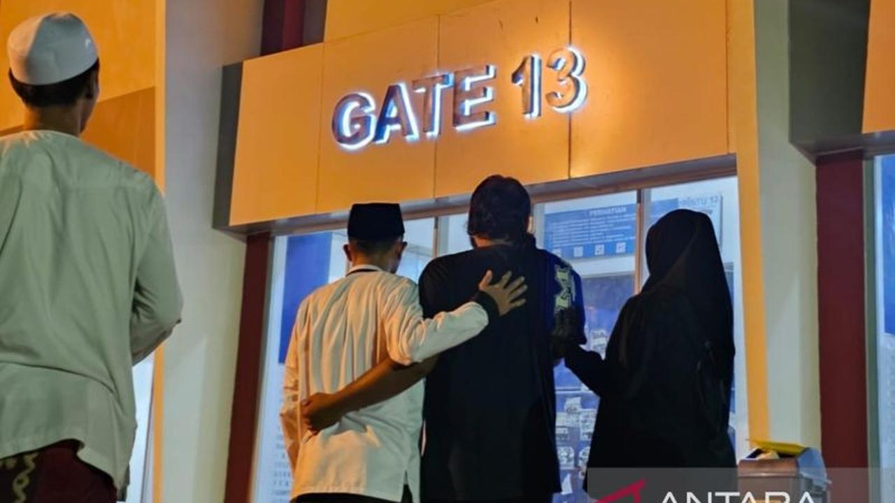 3 Tahun Tragedi Kanjuruhan: Keluarga dan Suporter Doa Bersama di Stadion Kanjuruhan