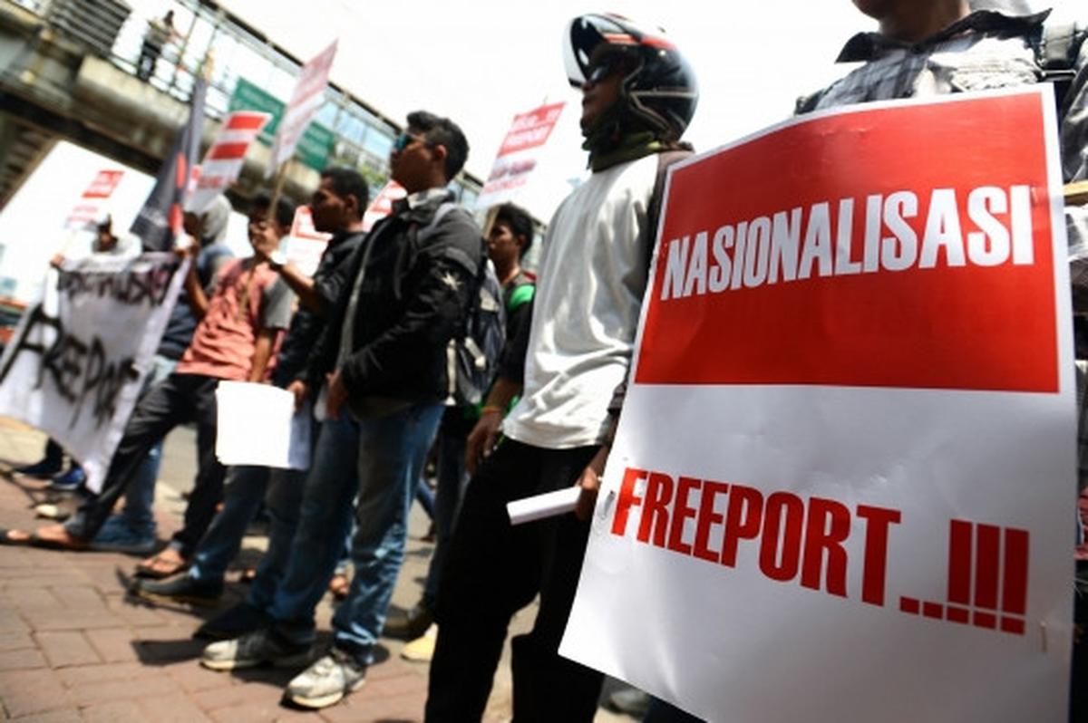Tuntut nasionalisasi, aktivis geruduk kantor Freeport
