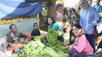 Anggota Komisi XI DPR Indah Kurnia melakukan kunjungan ke Pasar Hamadi dan Youtefa di Jayapura, Papua.
