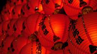 Ilustrasi lampion Tahun Baru China, Imlek. (Photo by Henry & Co. on Unsplash)