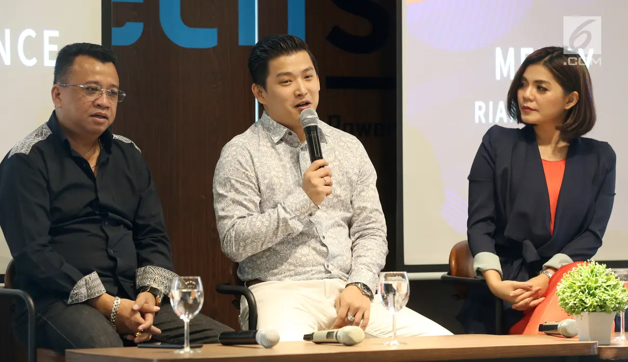 CEO GIC Trade Peter Tendean saat diskusi pada peluncuran Platform GIC Trade Futures di Jakarta, Sabtu (13/4). GIC Trade menggandeng Merry Riana sebagai Brand Ambassador guna meningkatkan kesadaran akan investasi demi kebebasan financial dengan cara yang inovatif.(Liputan6.com/Fery Pradolo)