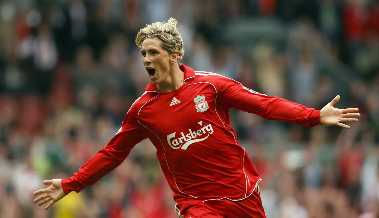 Fernando Torres - Torres mencatatkan masa keemasnya saat bersama Liverpool. Bergabung Liverpool pada 2017, Torres langsung menjadi pencetak gol terbanyak klub di musim pertamanya dan menempatkannya di posisi kelima daftar pencetak gol terbanyak tim di Liga Inggris. (AFP/Paul Ellis)