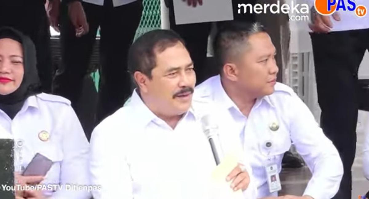 Duduk Lesehan, Jenderal Polisi Agus Menteri Kabinet Prabowo Bicang dengan Napi
