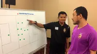 Sriwijaya FC permanenkan Hartono Ruslan sebagai pelatih kepala di sisa musim ini. (Bola.com/Riskha Prasetya)