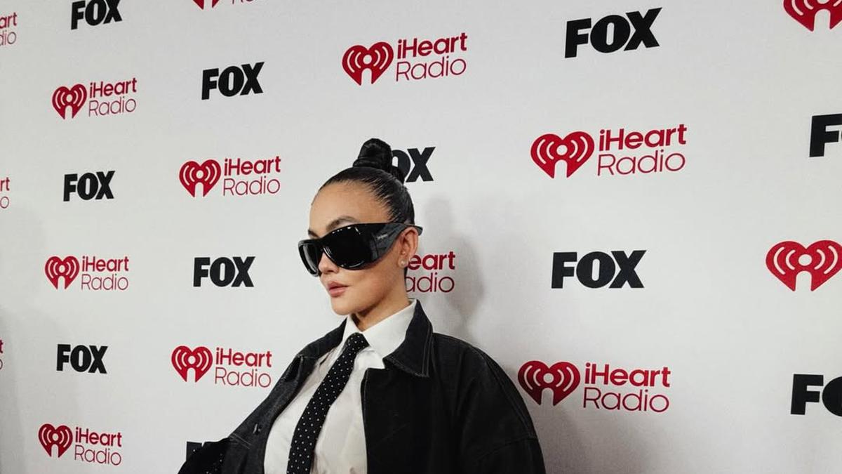 Tampilan Denim on Denim Agnez Mo di Red Carpet iHeartRadio 2026