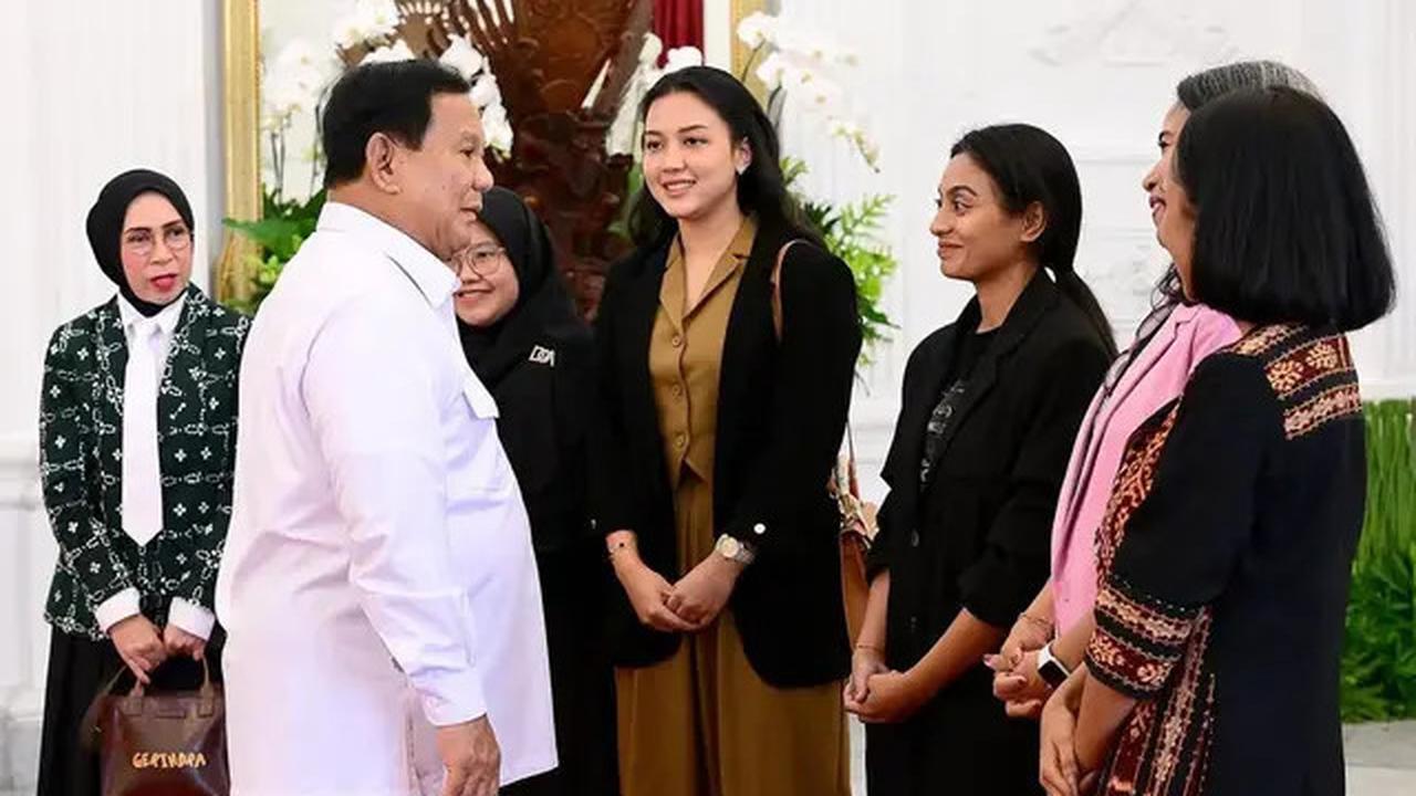 6 Potret Prabowo Ketemu Melly Goeslaw dan Tim Film Women from Rote Island, Menuju Piala Oscar 2025