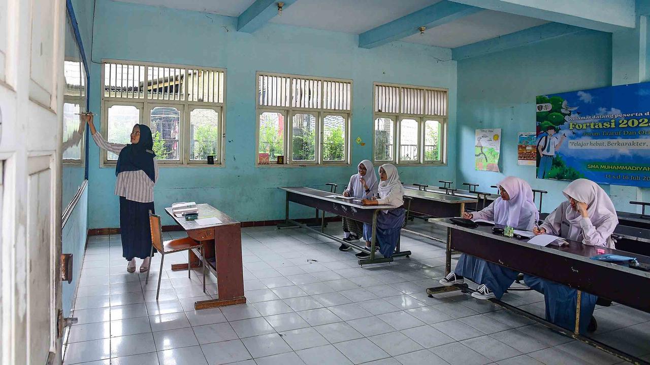FOTO: Satu Kelas Hanya Empat Murid, Potret Sepinya SMA Swasta di Depok
