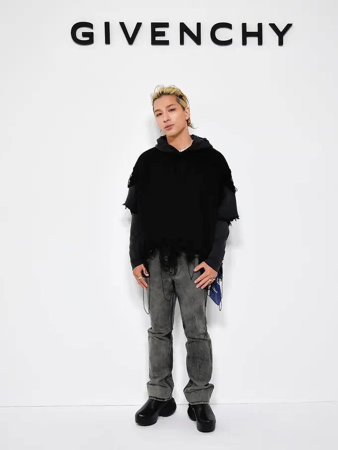 Gaya Perdana Taeyang Big Bang sebagai Duta Global Givenchy di Paris Fashion Week