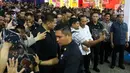 Warga pun antusias bisa bertemu langsung dengan Presiden Jokowi. (Liputan6.com/Herman Zakharia)