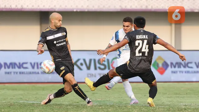 Foto: Cepat dan Punya Tendangan Akurat, Paulo Freitas Acak-acak Pertahanan Dewa United