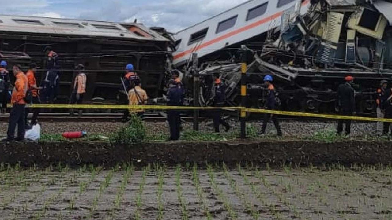 Doa Warganet untuk Korban Tabrakan KA Turangga dan Bandung Raya Mengalir