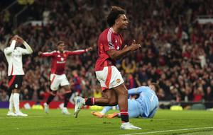 Didatangkan dari Bologna, Joshua Zikrkzee langsung mencetak gol dalam laga debutnya saat mencetak gol tunggal kemenangan Manchester United 1-0 pada menit ke-87 atas tim tamu Fulham pada laga pekan pertama Premier League 2024/2025 di Old Trafford Stadium, Manchester (16/8/2024). (PA via AP Photo/Martin Rickett)