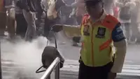 Heboh Tas Penumpang KRL Mengeluarkan Asap, Ternyata Berasal dari Gadget yang Terbakar