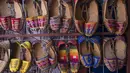 Gaya alas kaki ini dipercaya berasal dari Meksiko pra-Colombus. Jenis ini mulai populer sejak tahun 1960an, dianggap sebagai pilihan yang santai dan cocok untuk tampilan bernuansa musim panas. Foto: Shutterstock.