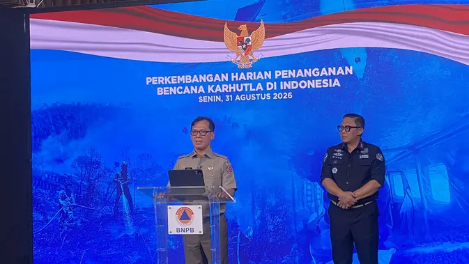 BNPB Tabur 5,6 Ton Garam Pancing Hujan di Titik Kebakaran Hutan
