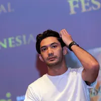 Sebagai seorang aktor, Reza Rahadian telah banyak memerankan karakter orang. Dari menjadi dokter, tokoh pahlawan nasional, bos konyol, hingga mantan Presiden Habibie. Bahkan beberepa film yang dibintanginya banyak yang sukses. (Deki Prayoga/Bintang.com)