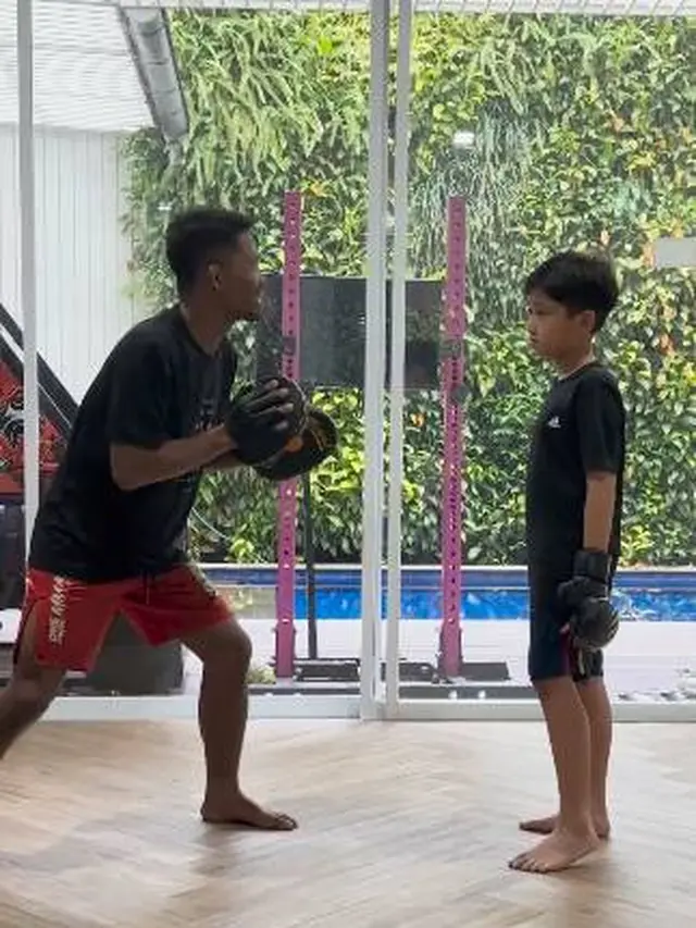 Ditonjok Teman Sekolah, Ini 7 Momen Rafathar Latihan Bela Diri Bersama Juara MMA