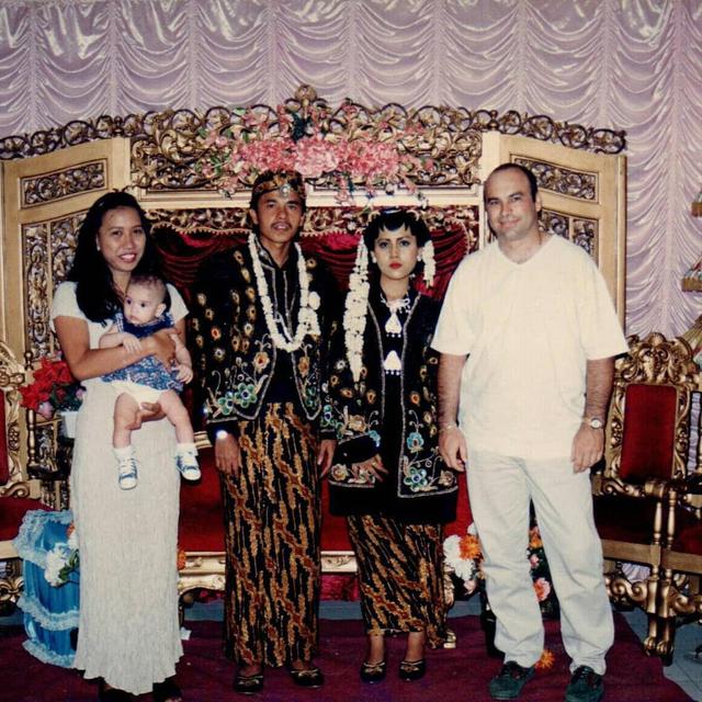 6 Potret Lawas Orang Tua Irish Bella, Foto Pernikahan Tahun 1994 Penuh Kenangan