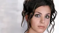 Ada Laba-Laba Hidup di Kuping Penyanyi Jazz Katie Melua!