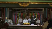Suasana Prosesi Jumenengan atau penobatan Sultan Sepuh XV Keraton Kasepuhan Cirebon PRA Luqman Zulkaedin. Foto (Istimewa)