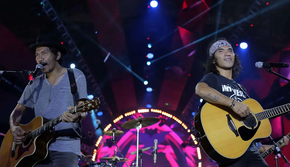 Tidak hanya dilakukan oleh para personel yang digawangi oleh Bimbim, Kaka, RidhoHafiedz, Ivanka, dan Abdee Negara. Tapi juga dari Bunda Iffet selaku ibu dari Slank dan Slankers. (Deki Prayoga/Bintang.com)