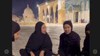 Usai Bikin Video Wasiat, Zaskia Adya Mecca Makan Malam di Kawasan Masjid Al Aqsa yang Dikuasai Israel.&nbsp; foto: Insta Story @zaskiadyamecca
