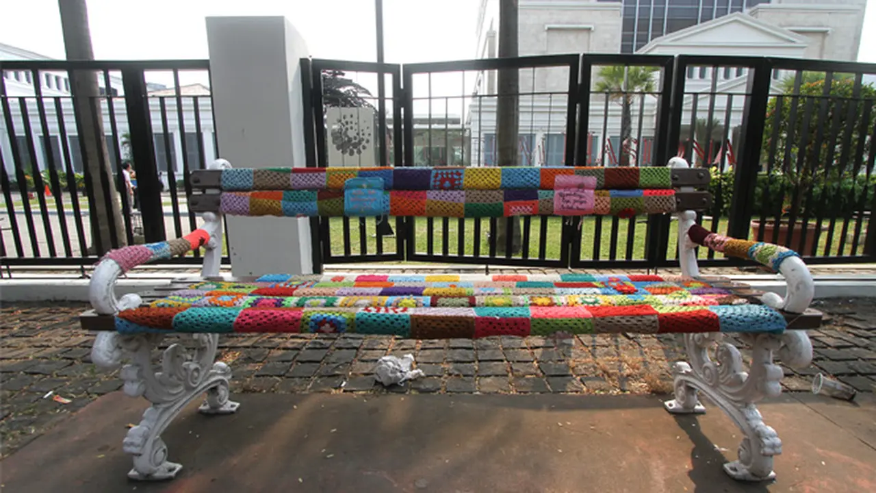 Bersolek, Bangku Taman DKI Jakarta Terlihat Semakin Cantik 