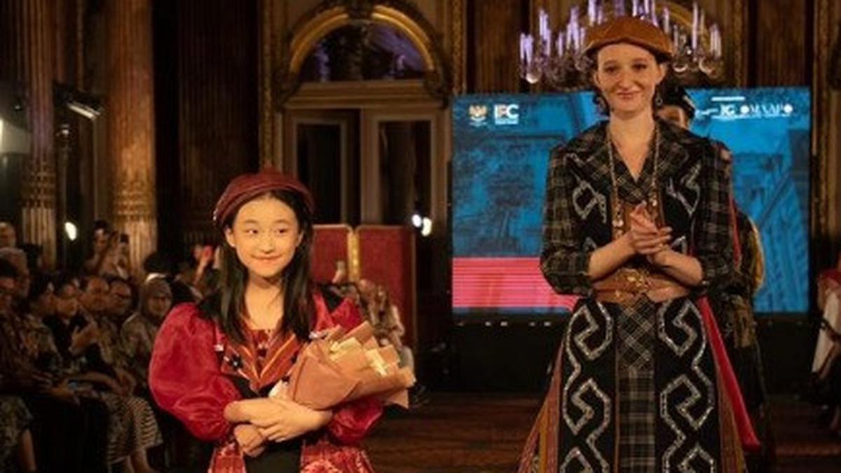 Chatrine Liu Desainer Cilik Berprestasi di Front Row Paris 2023, Ikuti ...