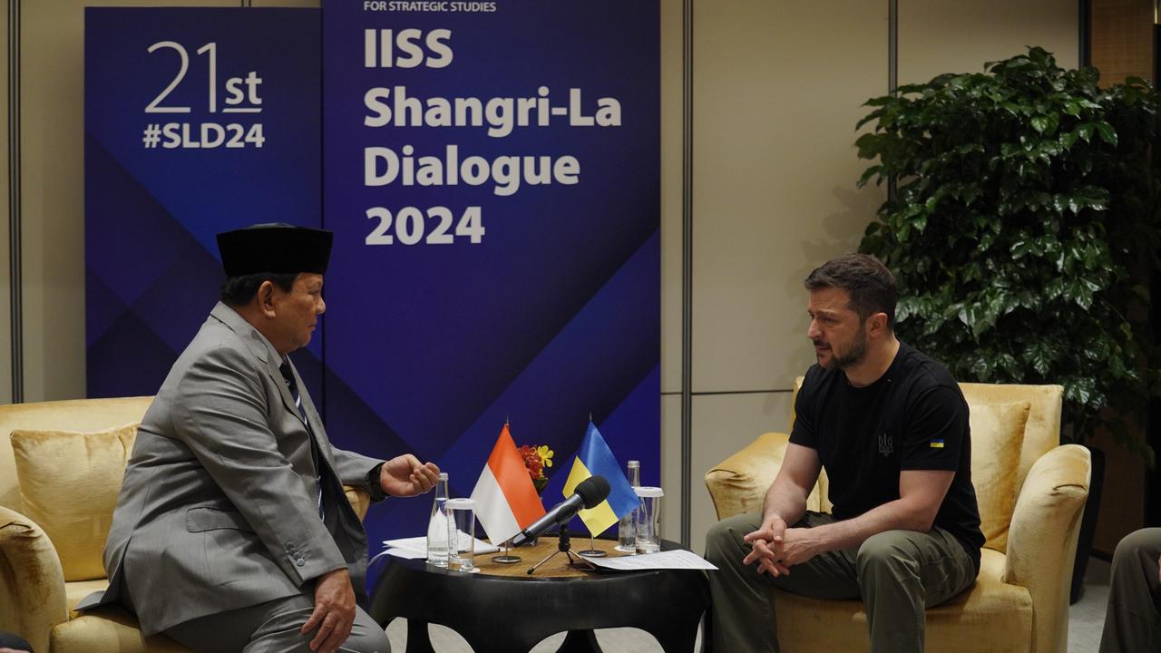 Menteri Pertahanan (Menhan) sekaligus Presiden terpilih (2024-2029) Prabowo Subianto bertemu Presiden Ukraina H.E. Volodymyr Zelenskyy.